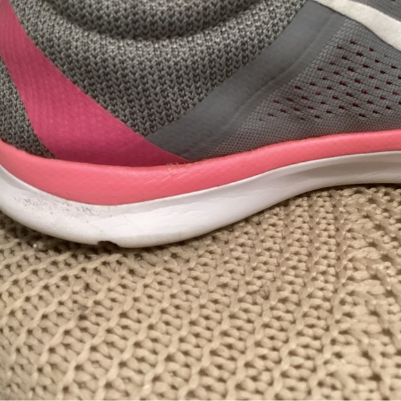 Nike Women's Athletic Sneakers in Gray/ Pink size 8 - Picture 12 of 15